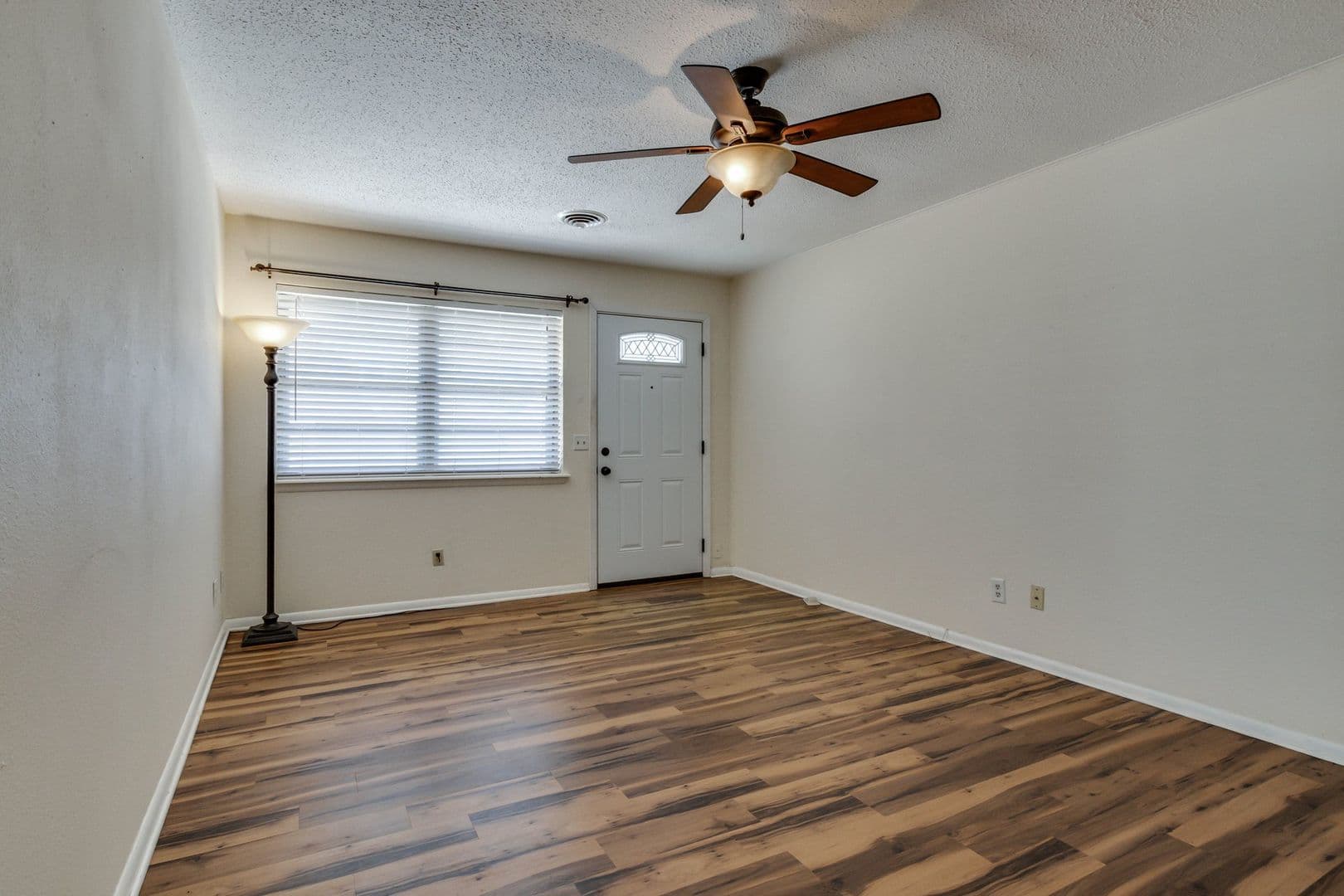 Del City House: 2105 Candy Lane