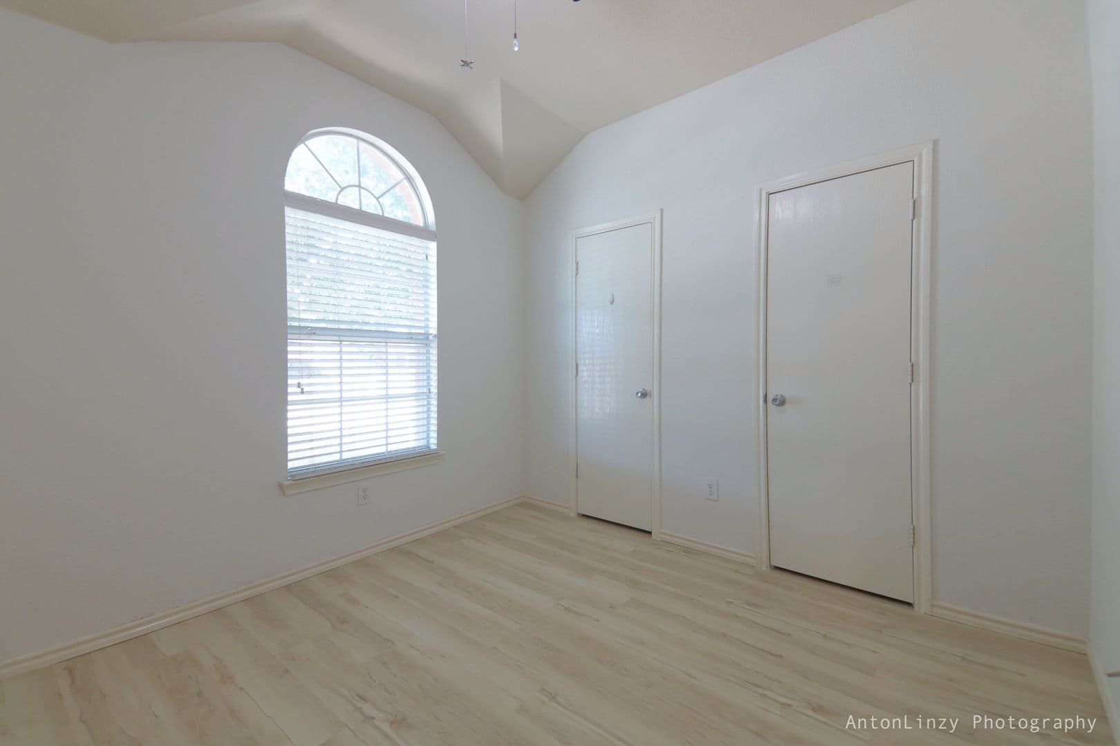 Forney House: 122 Redbud Dr