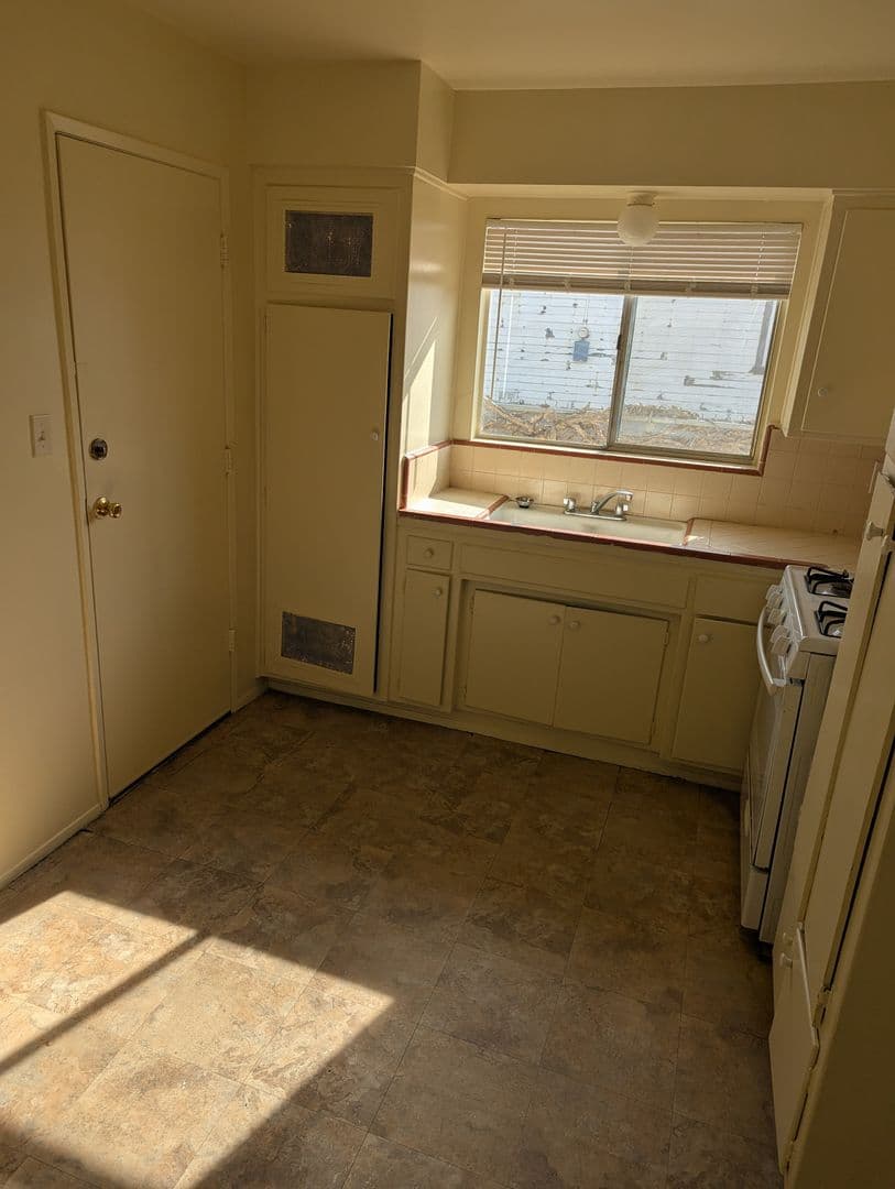 BAKERSFIELD Apartment: 226 STINE RD
