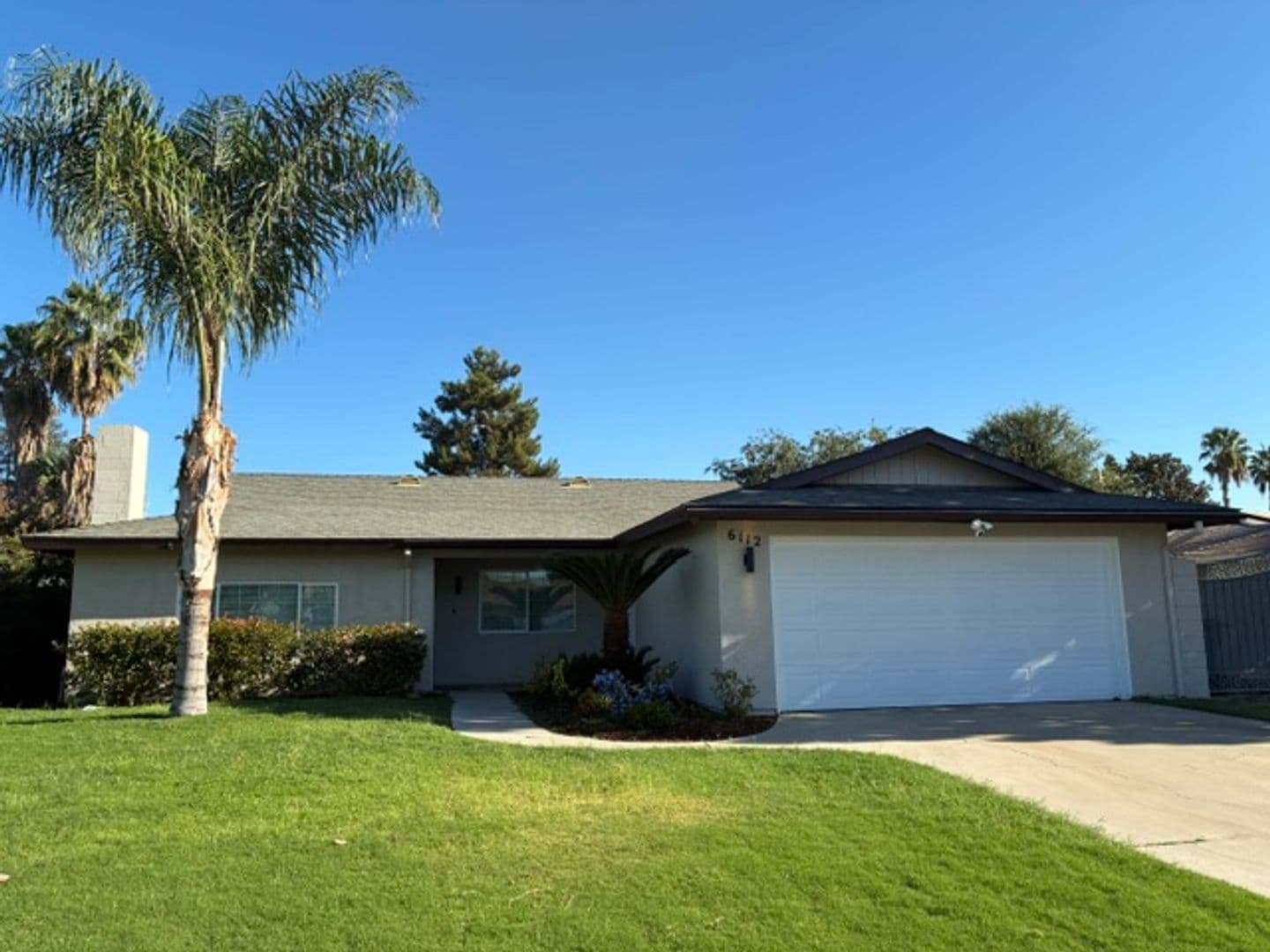 BAKERSFIELD House: 6112 HERB WAY