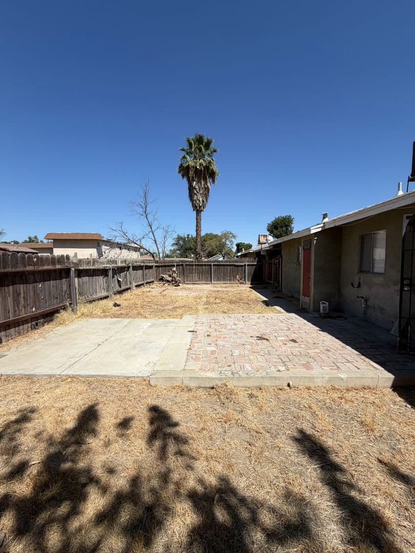 BAKERSFIELD Apartment: 319 HOLTBY ROAD