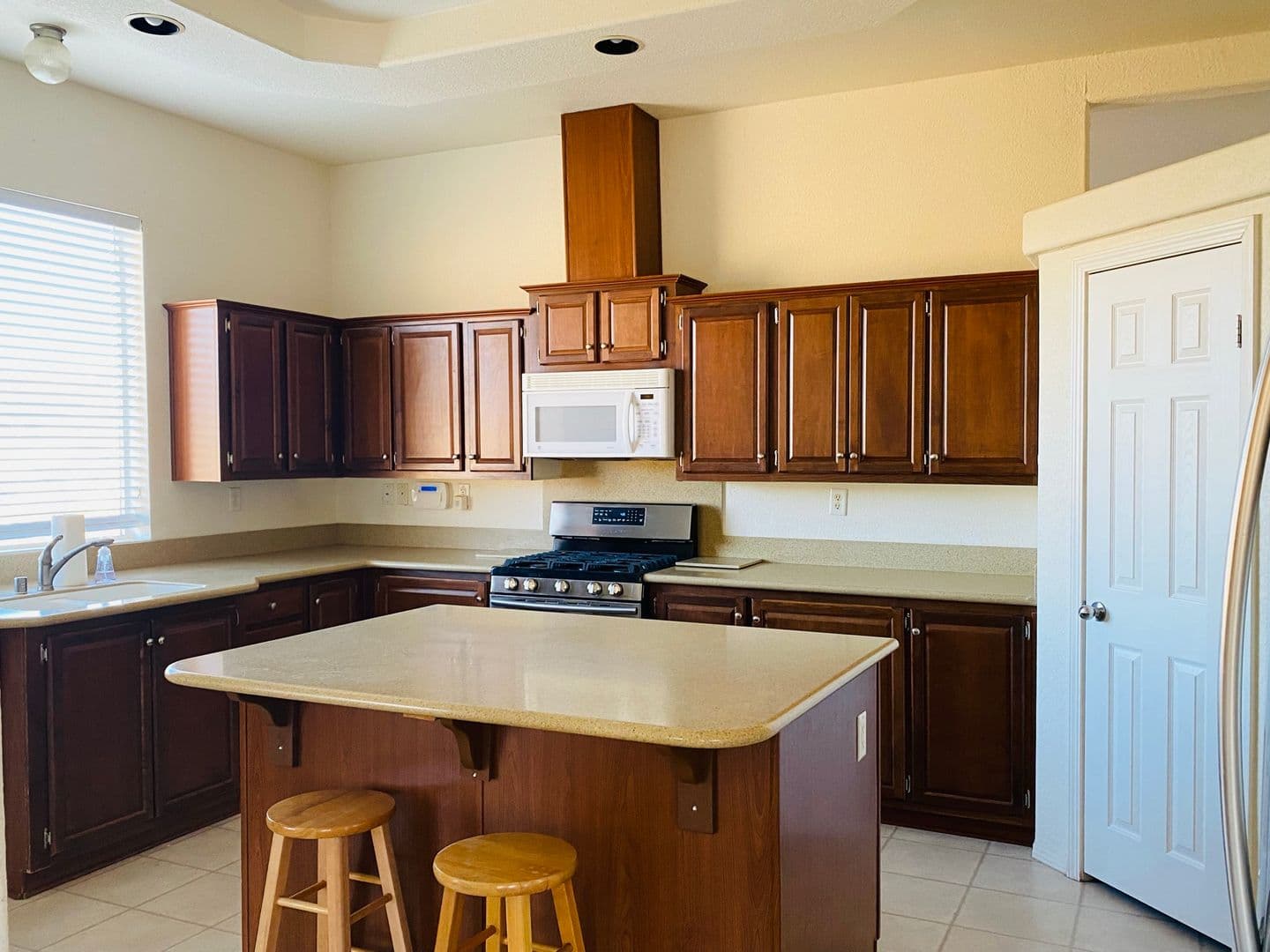 LEBEC House: 801 CUDDY CANYON RD