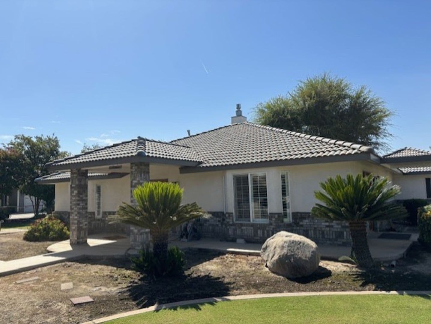 BAKERSFIELD House: 1555 KUHIO ST.