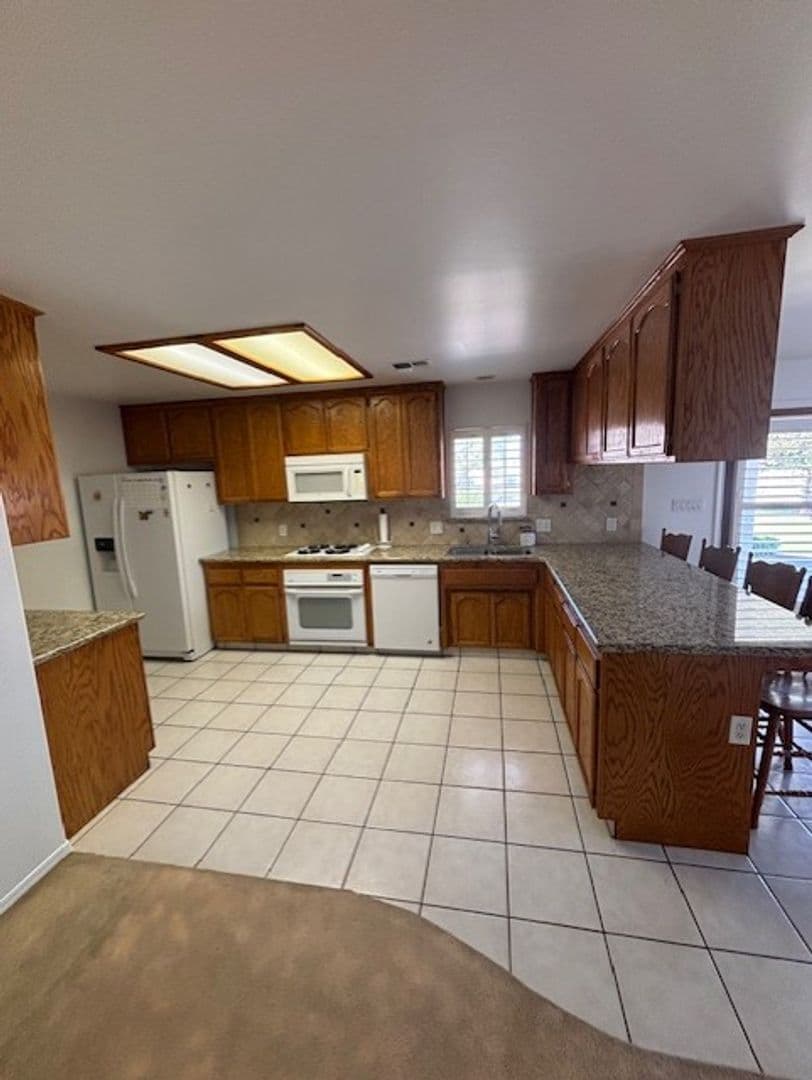 BAKERSFIELD House: 1555 KUHIO ST.