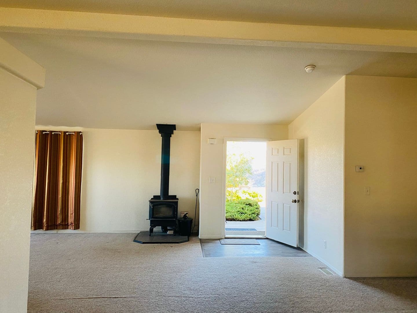 LEBEC House: 801 CUDDY CANYON RD