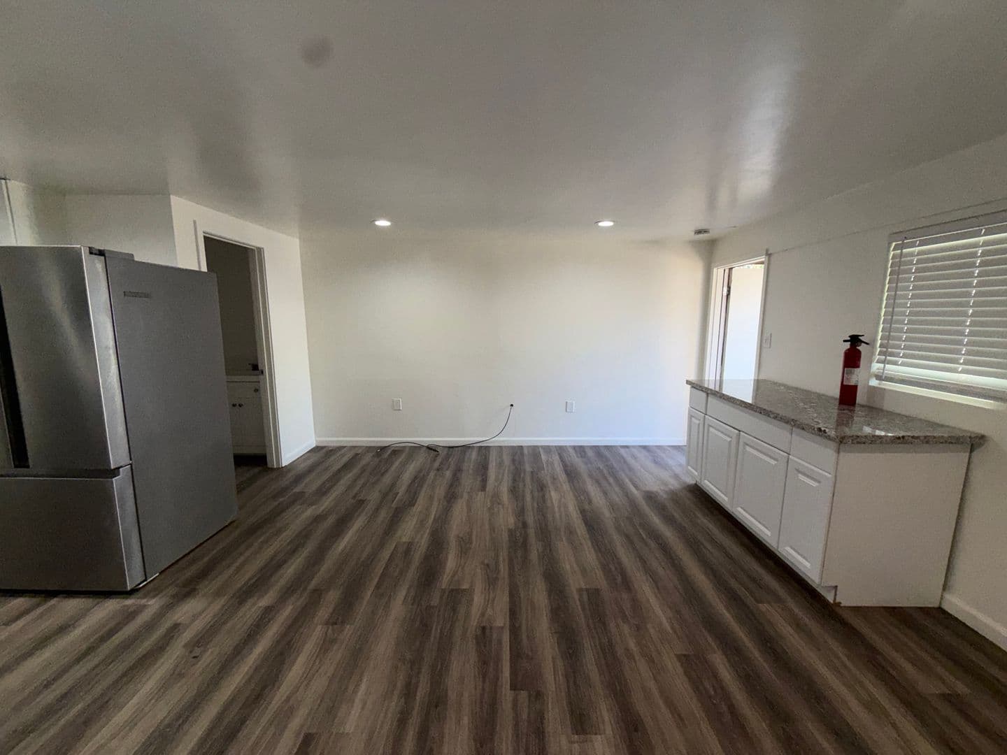 BAKERSFIELD Apartment: 811 WOODROW AVE