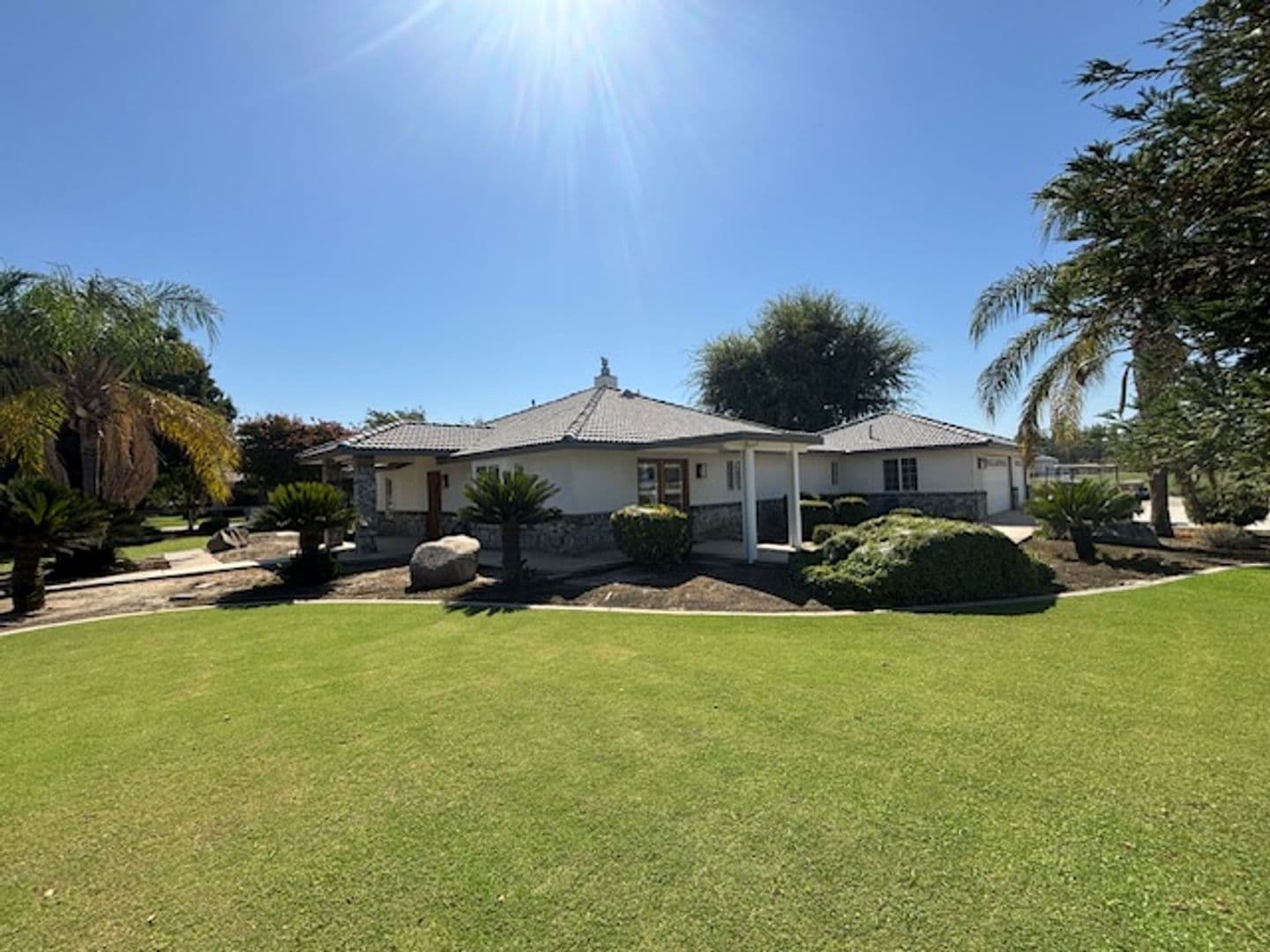 BAKERSFIELD House: 1555 KUHIO ST.