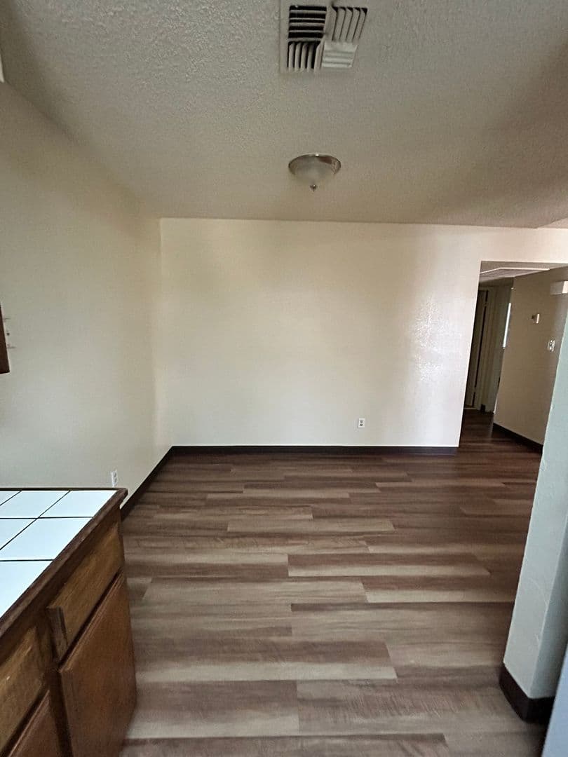 BAKERSFIELD Apartment: 3313 CHESTER LN A-I