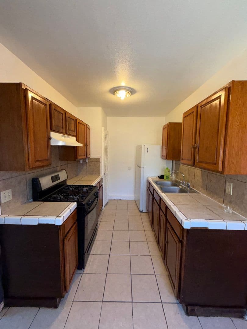 BAKERSFIELD House: 2605 BUDDY DRIVE