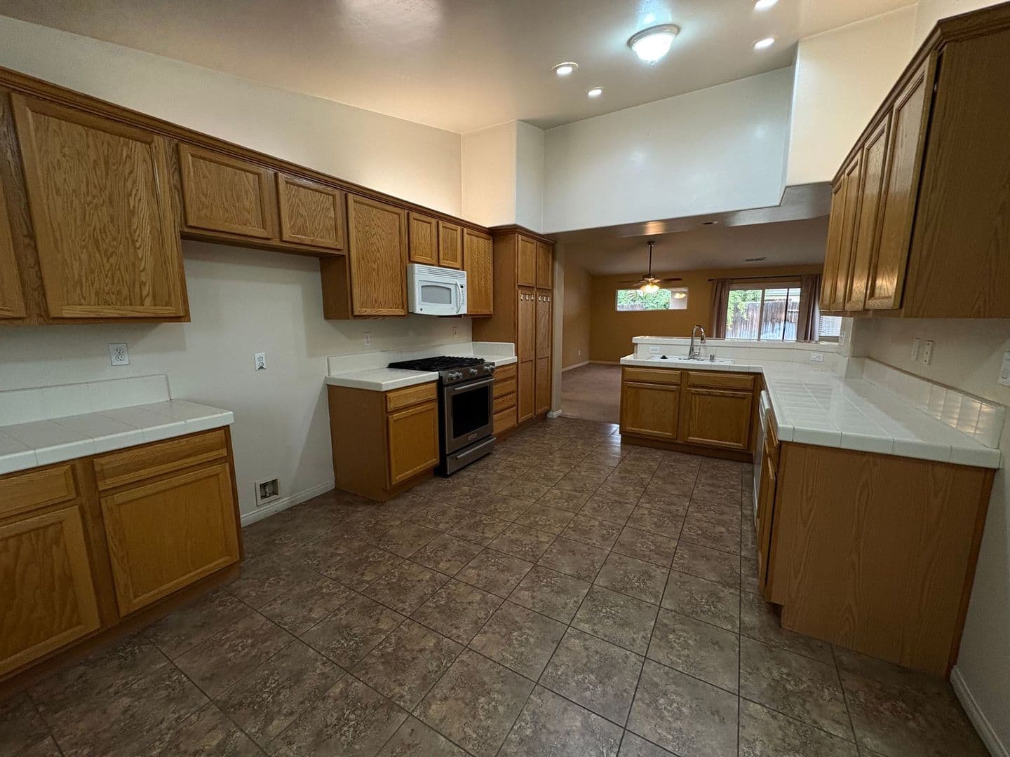 BAKERSFIELD House: 12510 STEMPLE DR