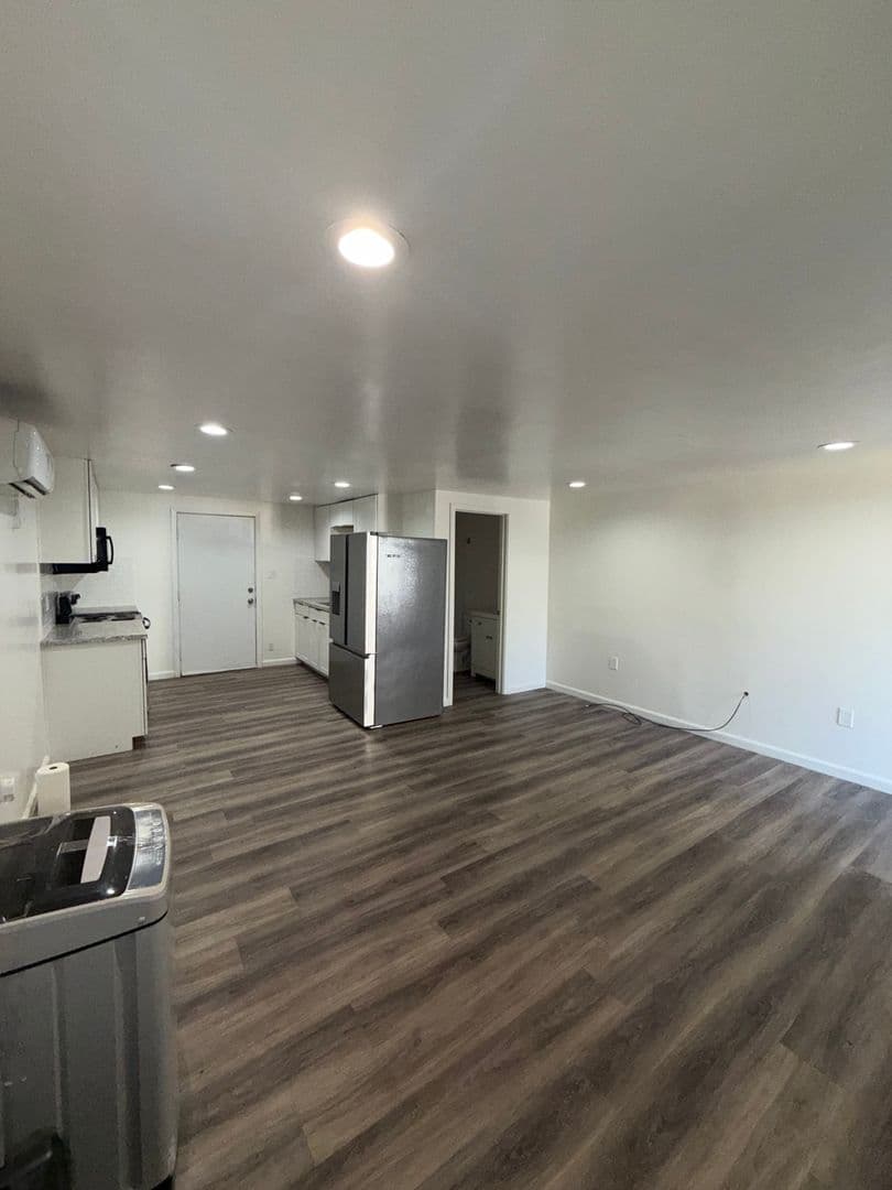 BAKERSFIELD Apartment: 811 WOODROW AVE