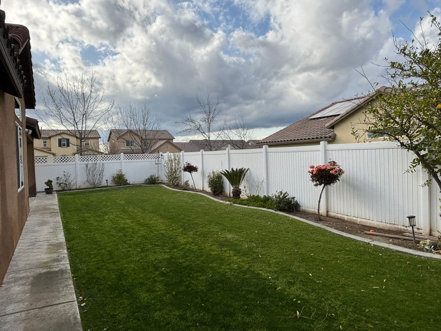 BAKERSFIELD House: 14802 YELLOW LUPINE DR.