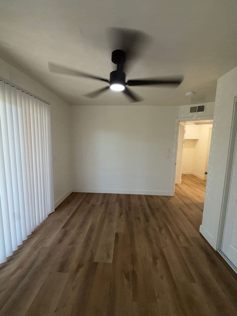 BAKERSFIELD Apartment: 811 WOODROW AVE