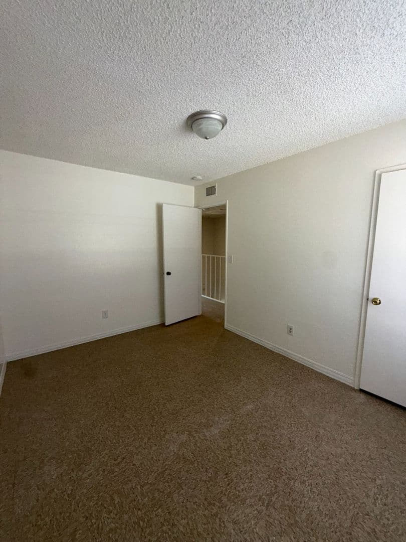 BAKERSFIELD Apartment: 4413 ISLA VERDE STREET