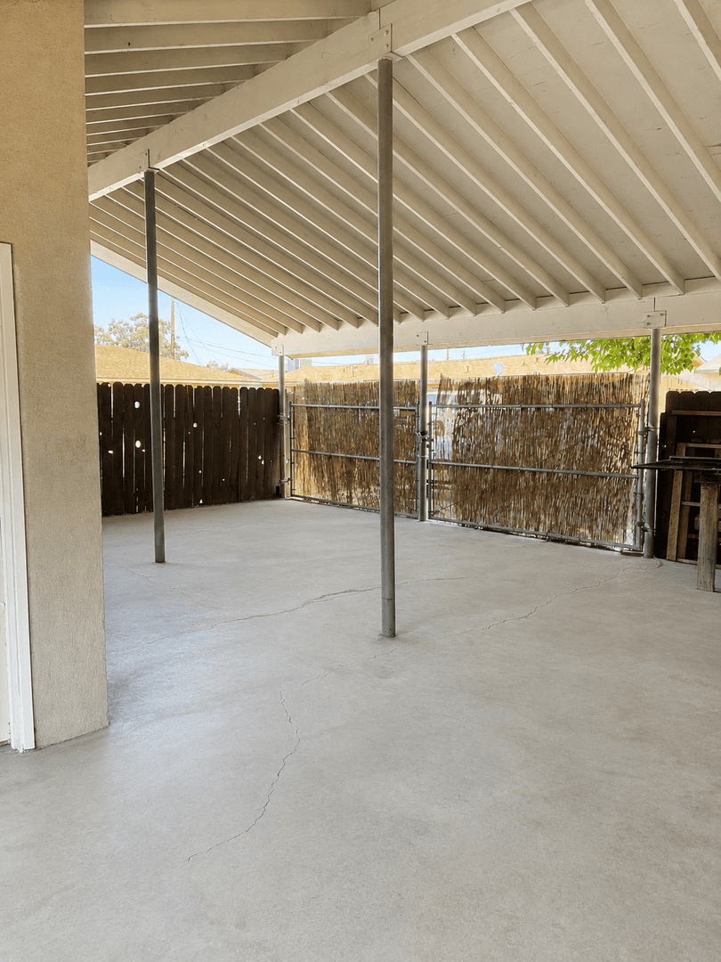 BAKERSFIELD Apartment: 226 STINE RD