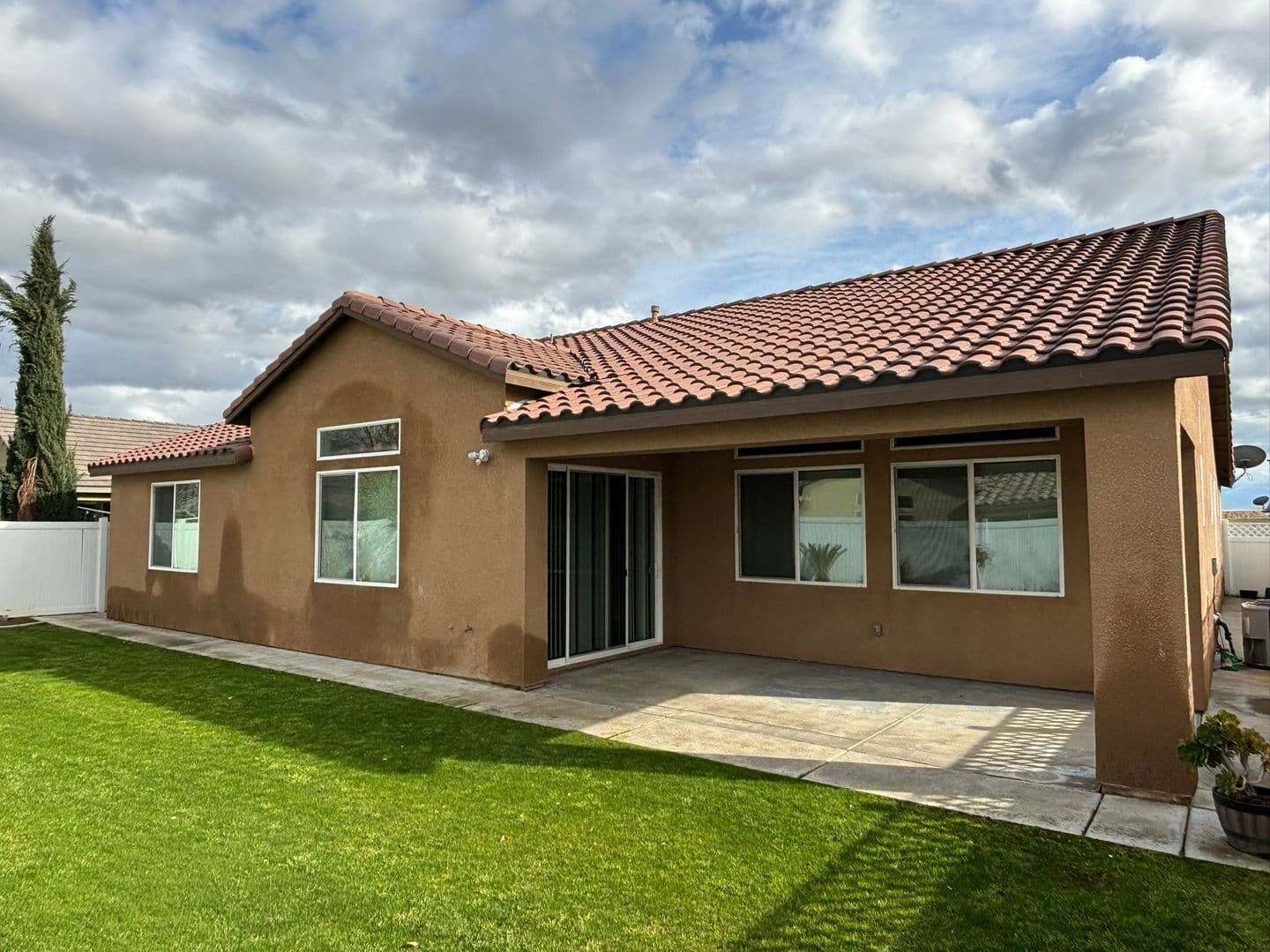 BAKERSFIELD House: 14802 YELLOW LUPINE DR.