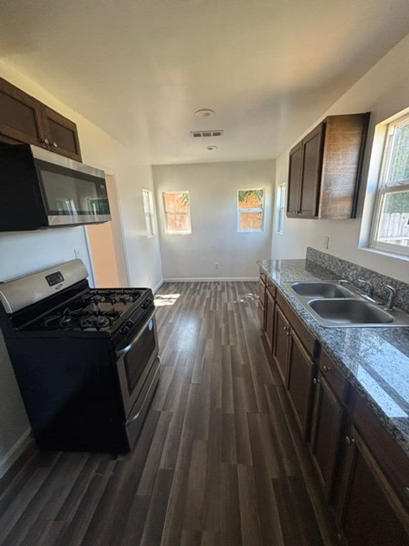BAKERSFIELD House: 309 LLOYD ST.