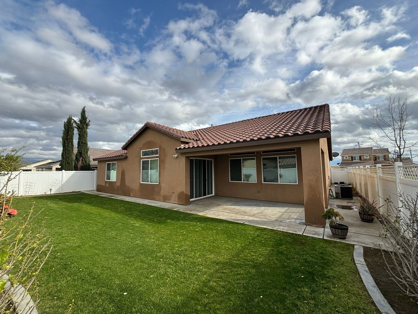 BAKERSFIELD House: 14802 YELLOW LUPINE DR.