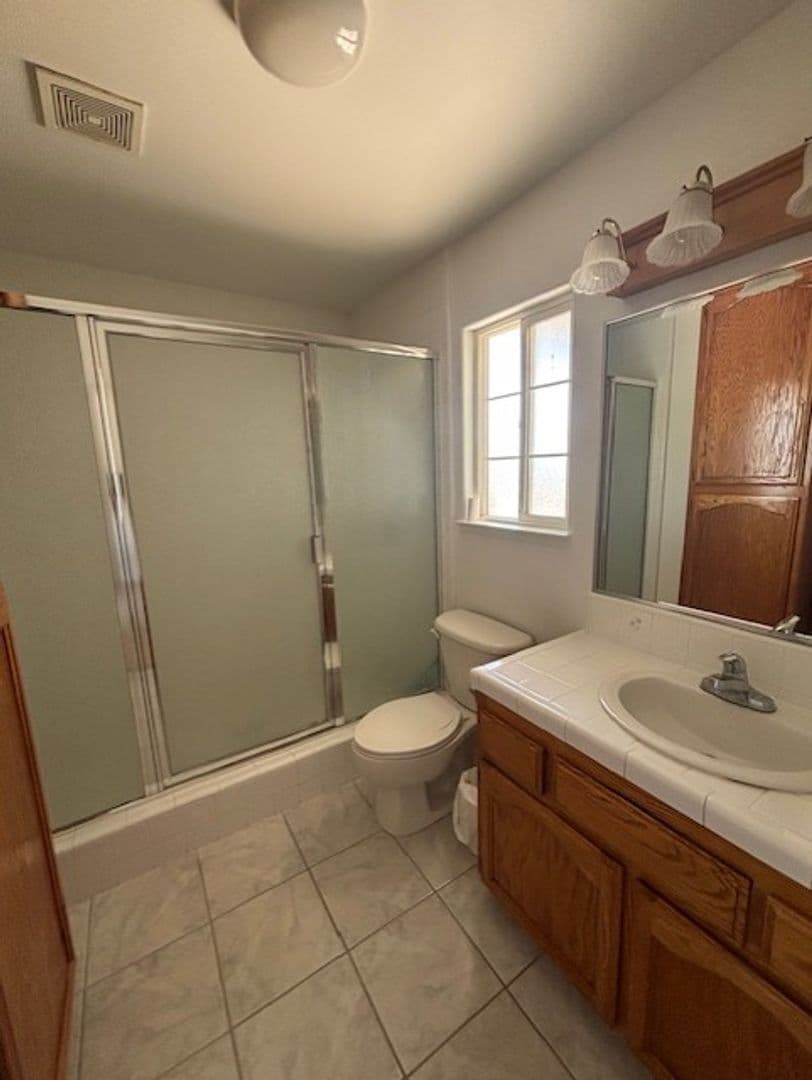 BAKERSFIELD House: 1555 KUHIO ST.