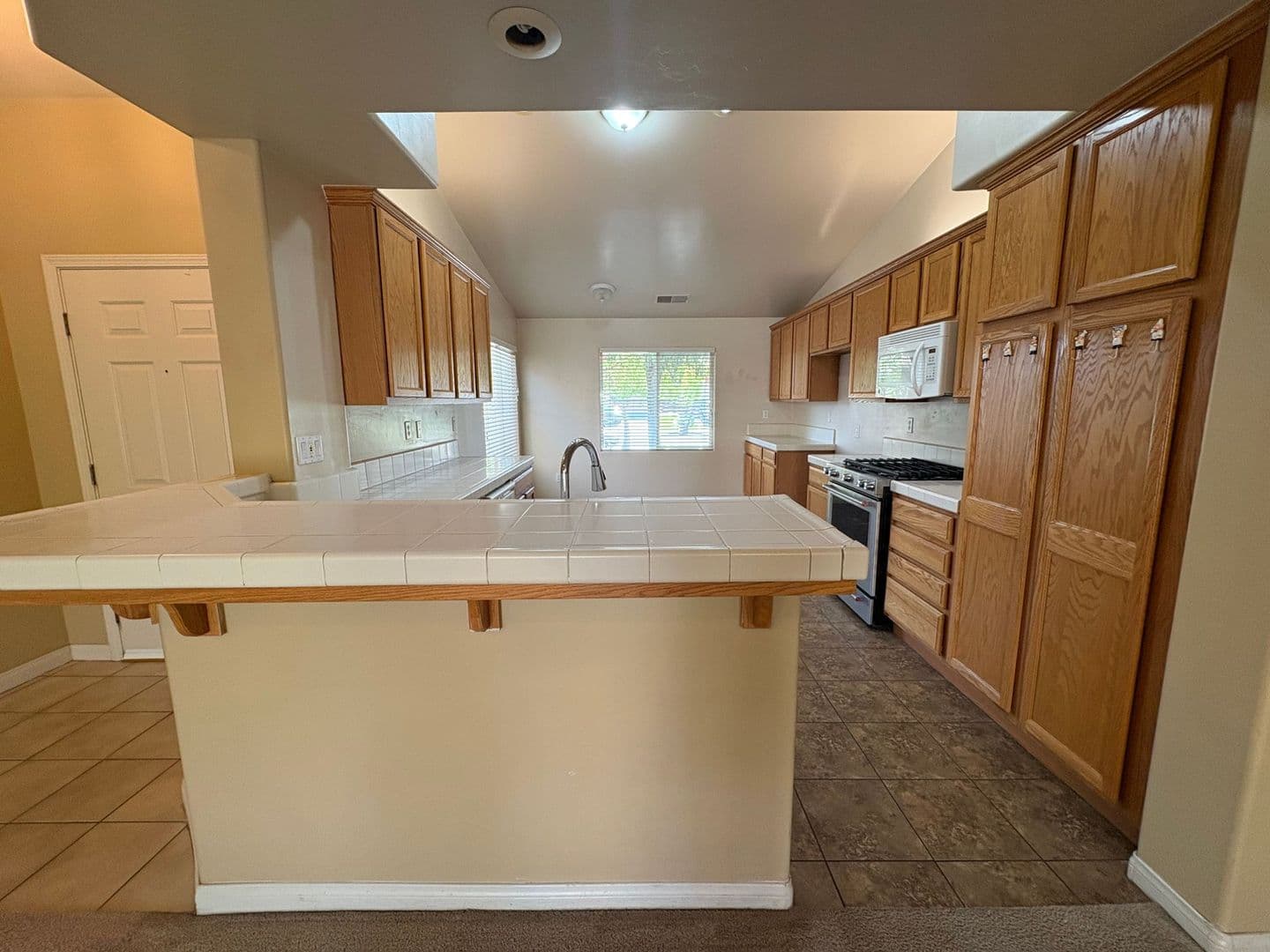 BAKERSFIELD House: 12510 STEMPLE DR