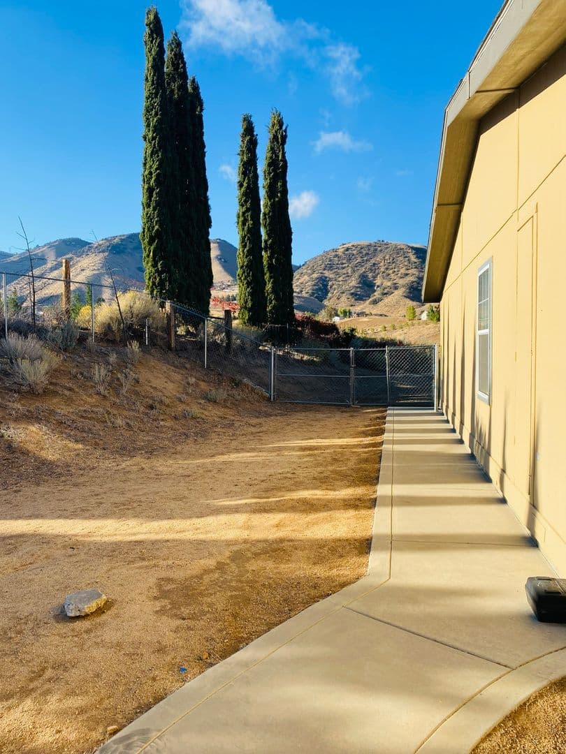 LEBEC House: 801 CUDDY CANYON RD