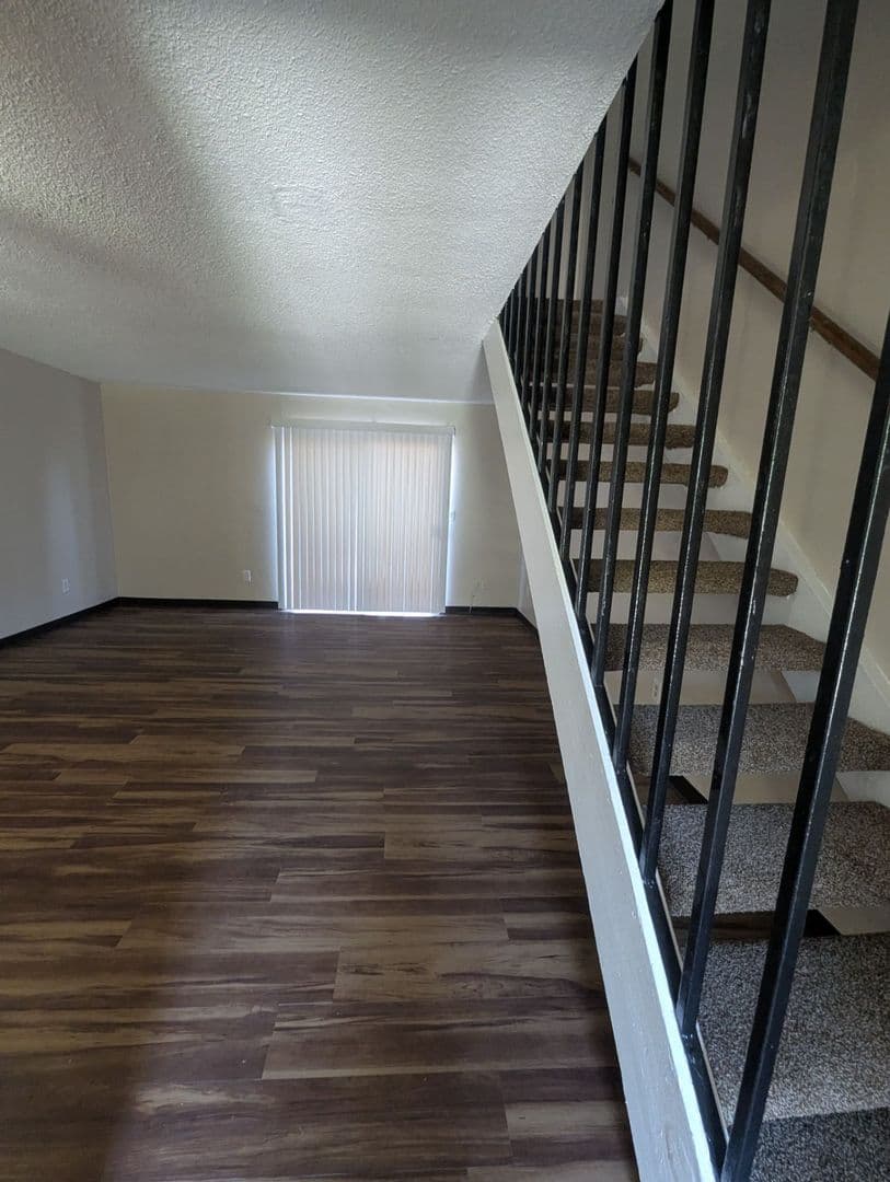 BAKERSFIELD Apartment: 2400 ERIC WAY