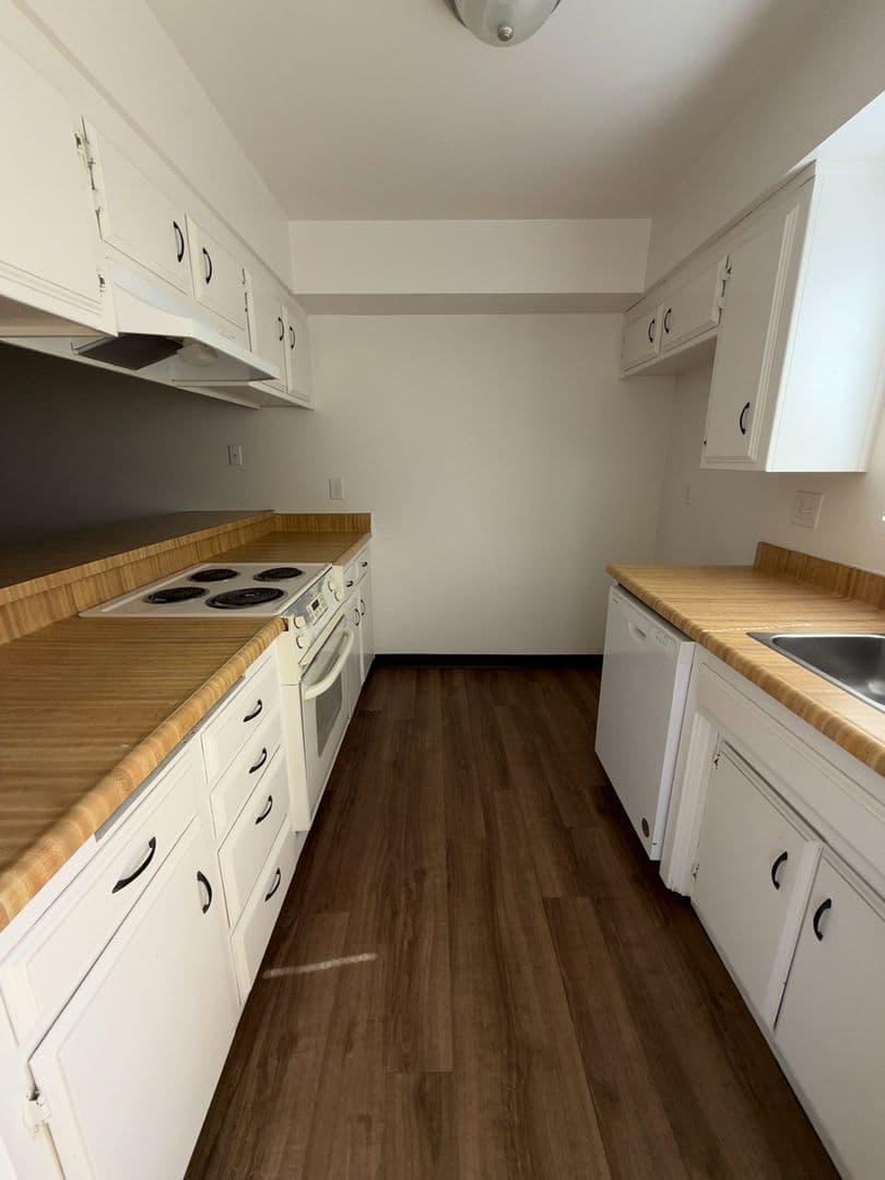 BAKERSFIELD Apartment: 4413 ISLA VERDE STREET