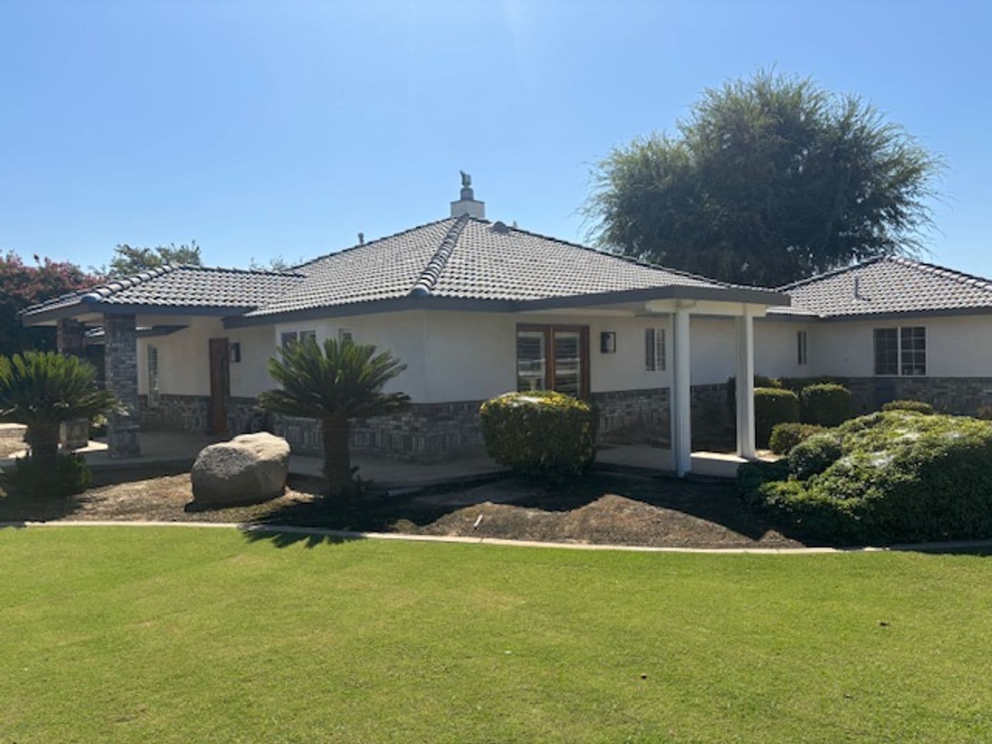 BAKERSFIELD House: 1555 KUHIO ST.
