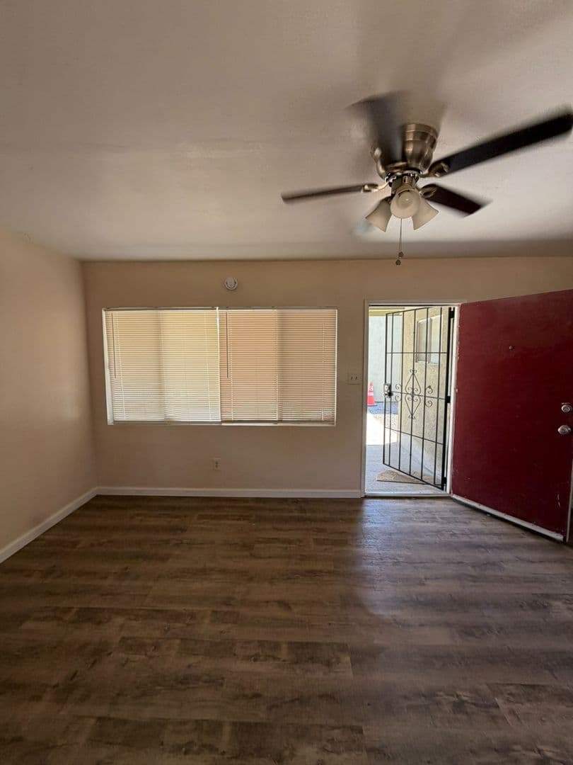 BAKERSFIELD Apartment: 319 HOLTBY ROAD