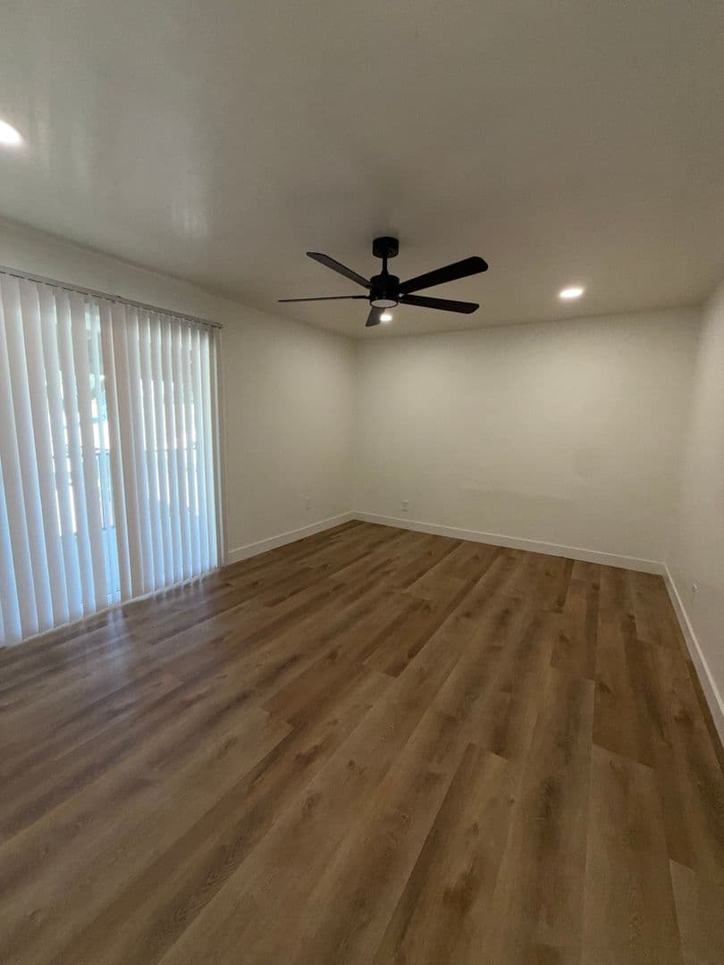 BAKERSFIELD Apartment: 811 WOODROW AVE