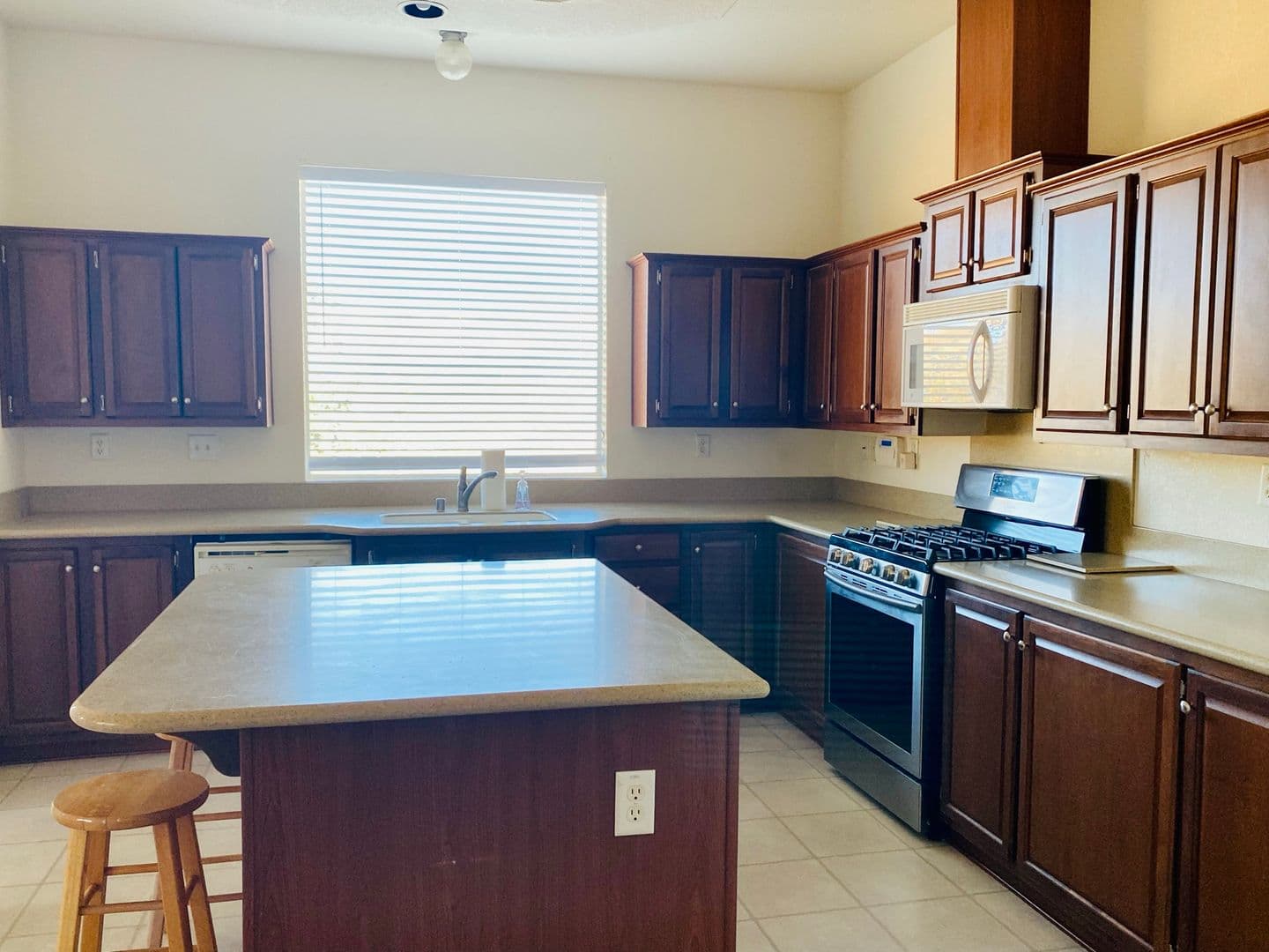 LEBEC House: 801 CUDDY CANYON RD