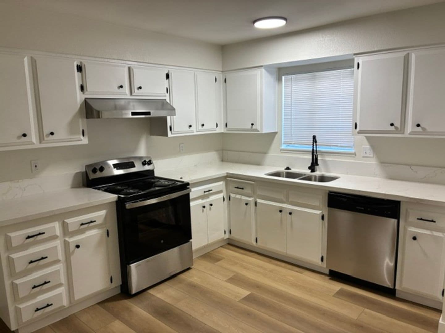 BAKERSFIELD House: 6112 HERB WAY