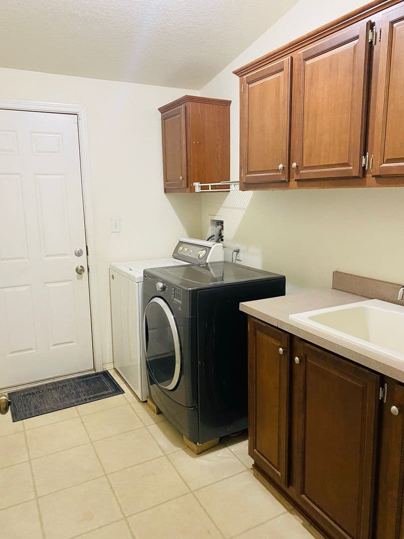 LEBEC House: 801 CUDDY CANYON RD