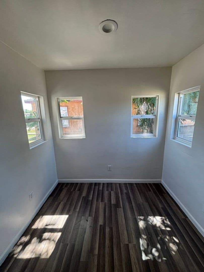 BAKERSFIELD House: 309 LLOYD ST.