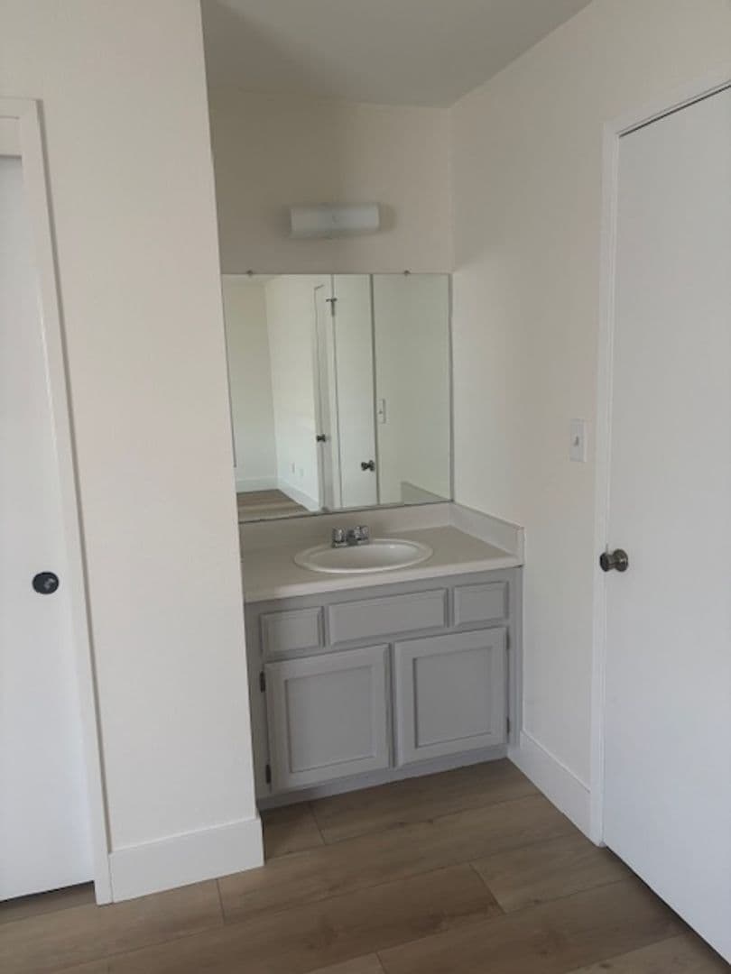 BAKERSFIELD Townhome: 817 QUAIL LN # 13