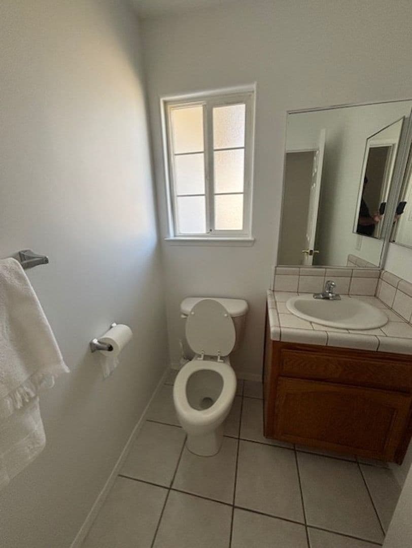 BAKERSFIELD House: 1555 KUHIO ST.