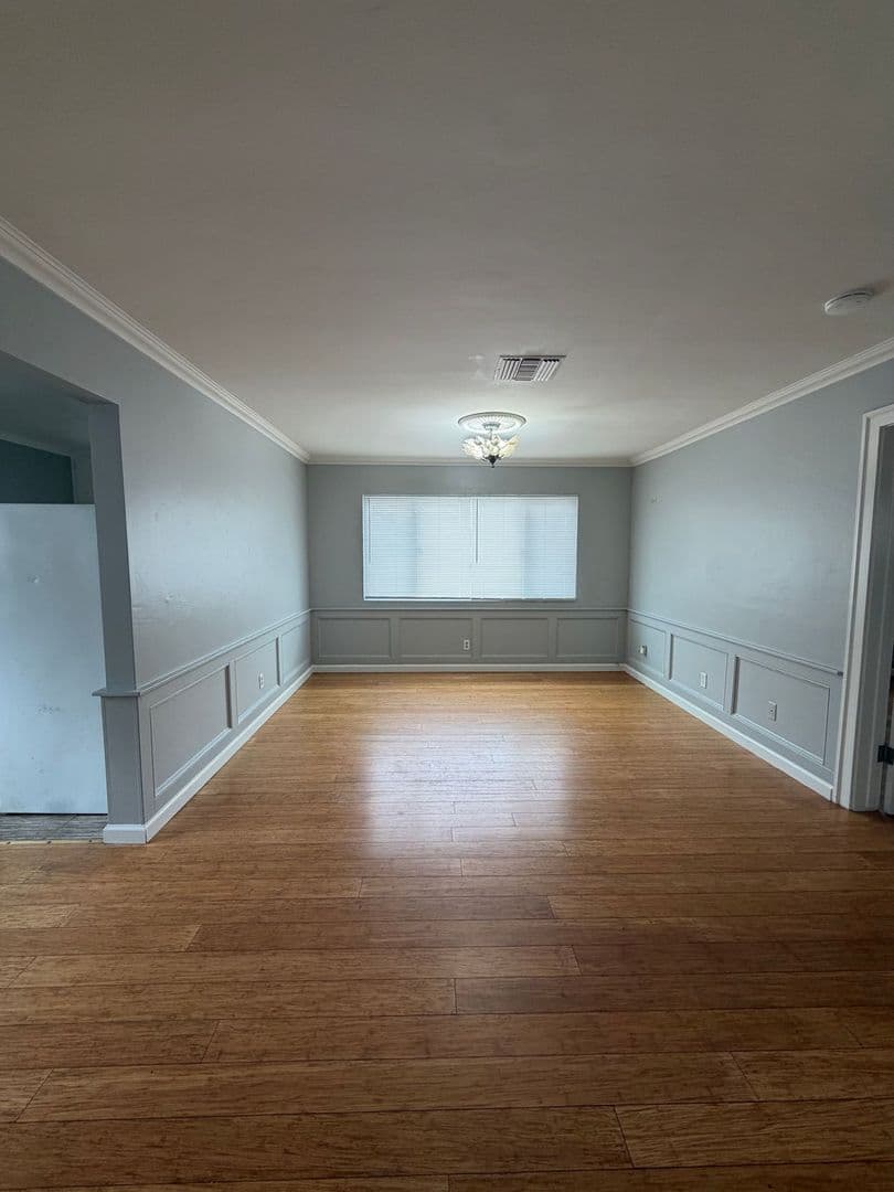BAKERSFIELD Apartment: 2520-2528 DRAKE ST