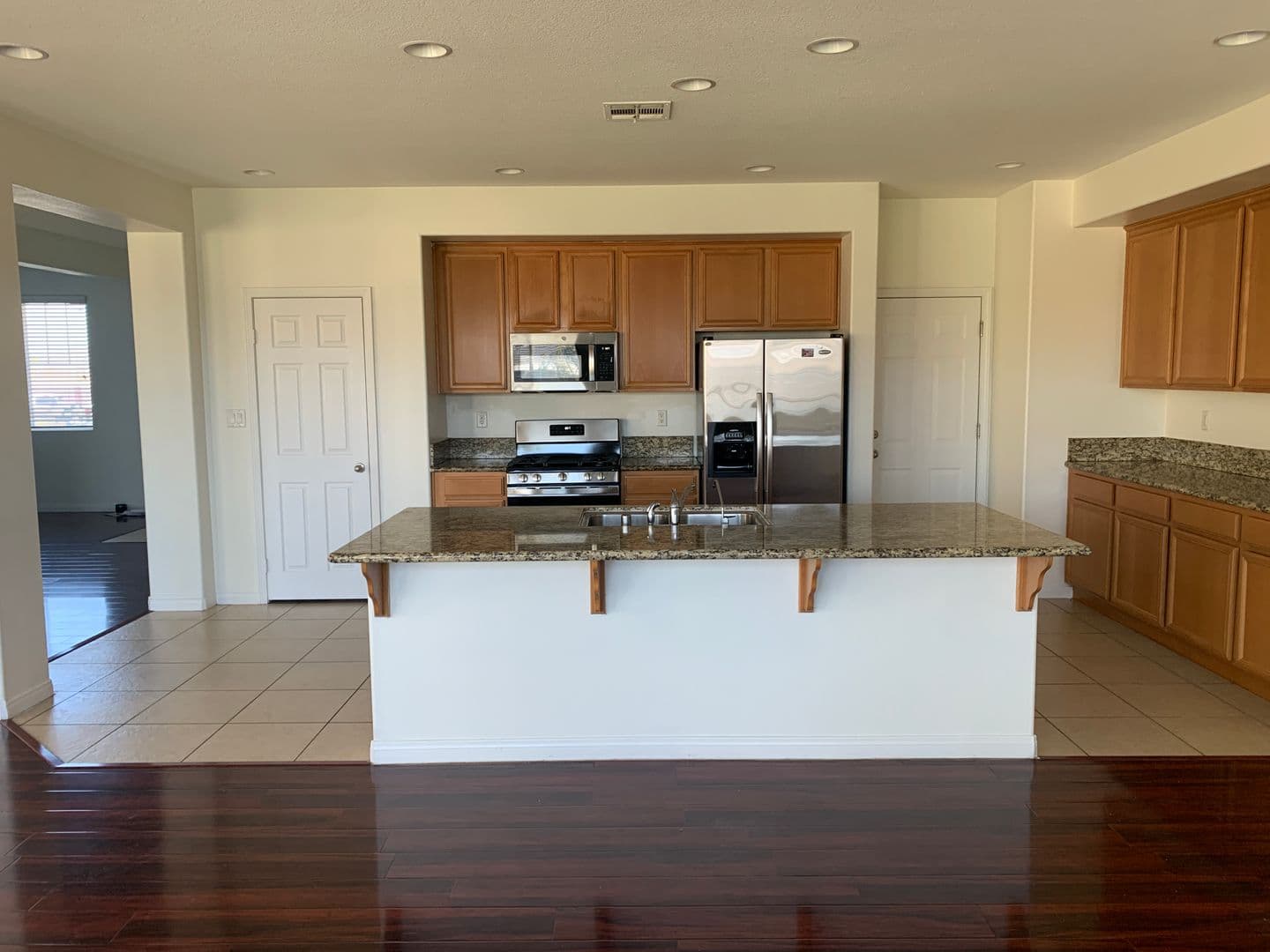 BAKERSFIELD House: 11717 CALIFORNIA POPPY DR