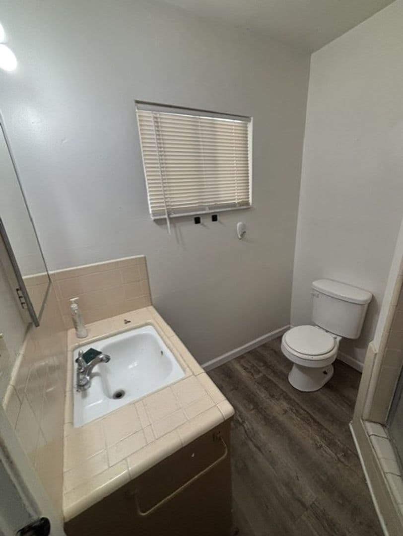BAKERSFIELD Apartment: 319 HOLTBY ROAD
