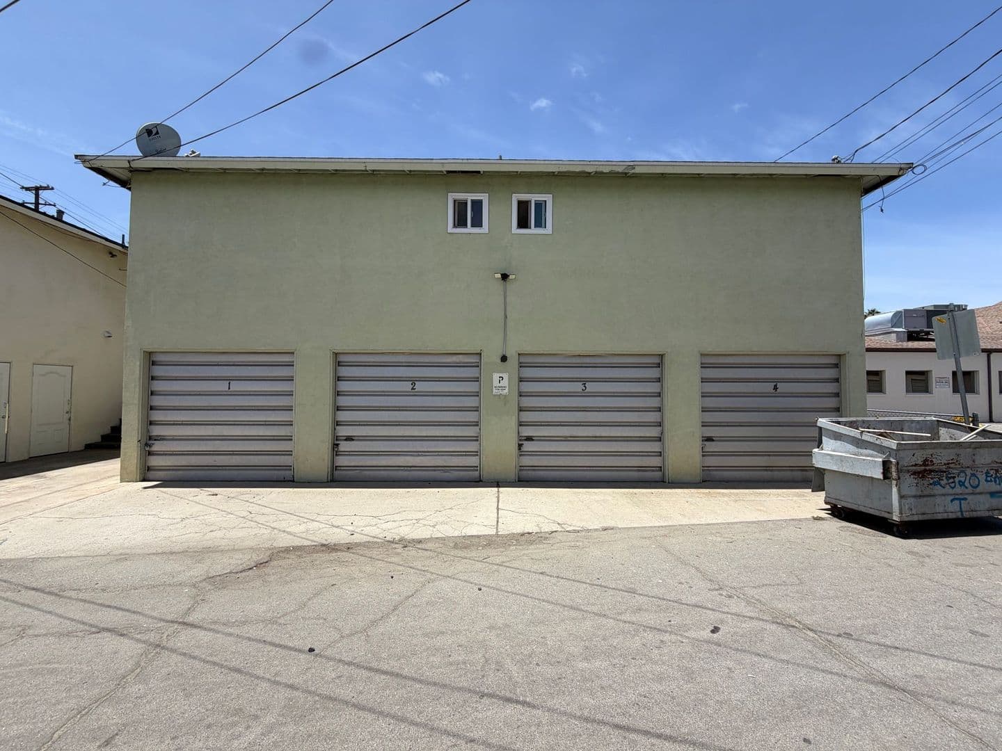 BAKERSFIELD Apartment: 2520-2528 DRAKE ST