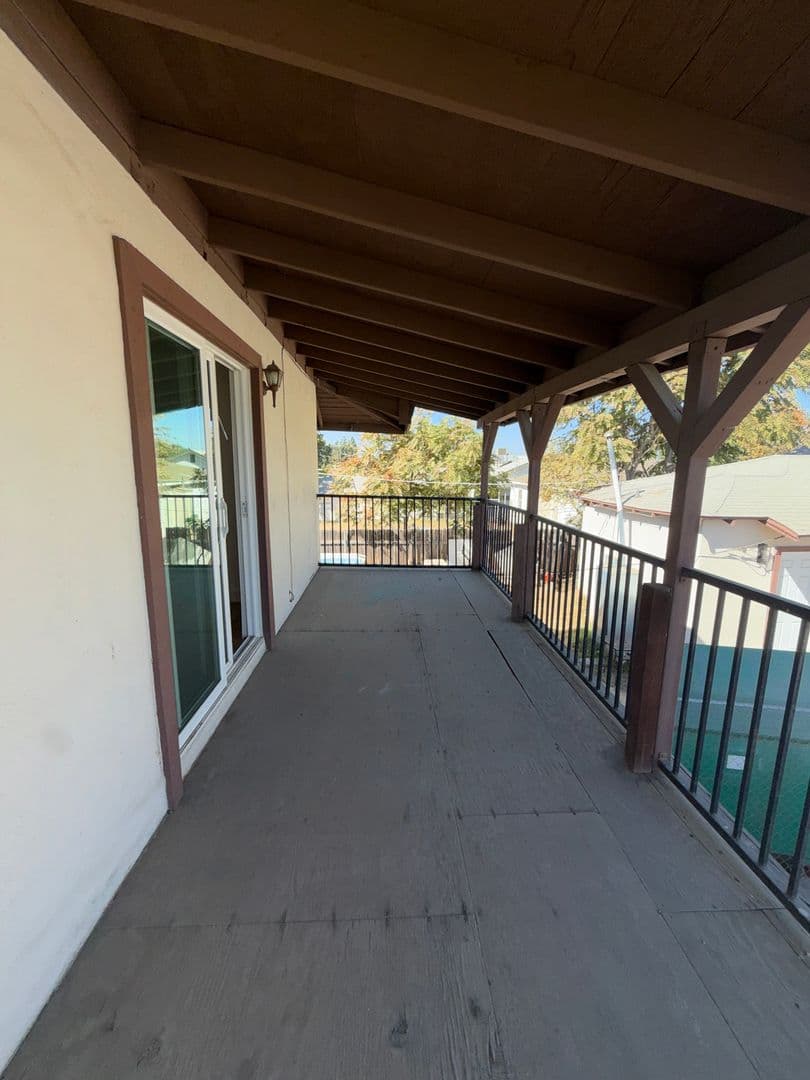 BAKERSFIELD Apartment: 811 WOODROW AVE