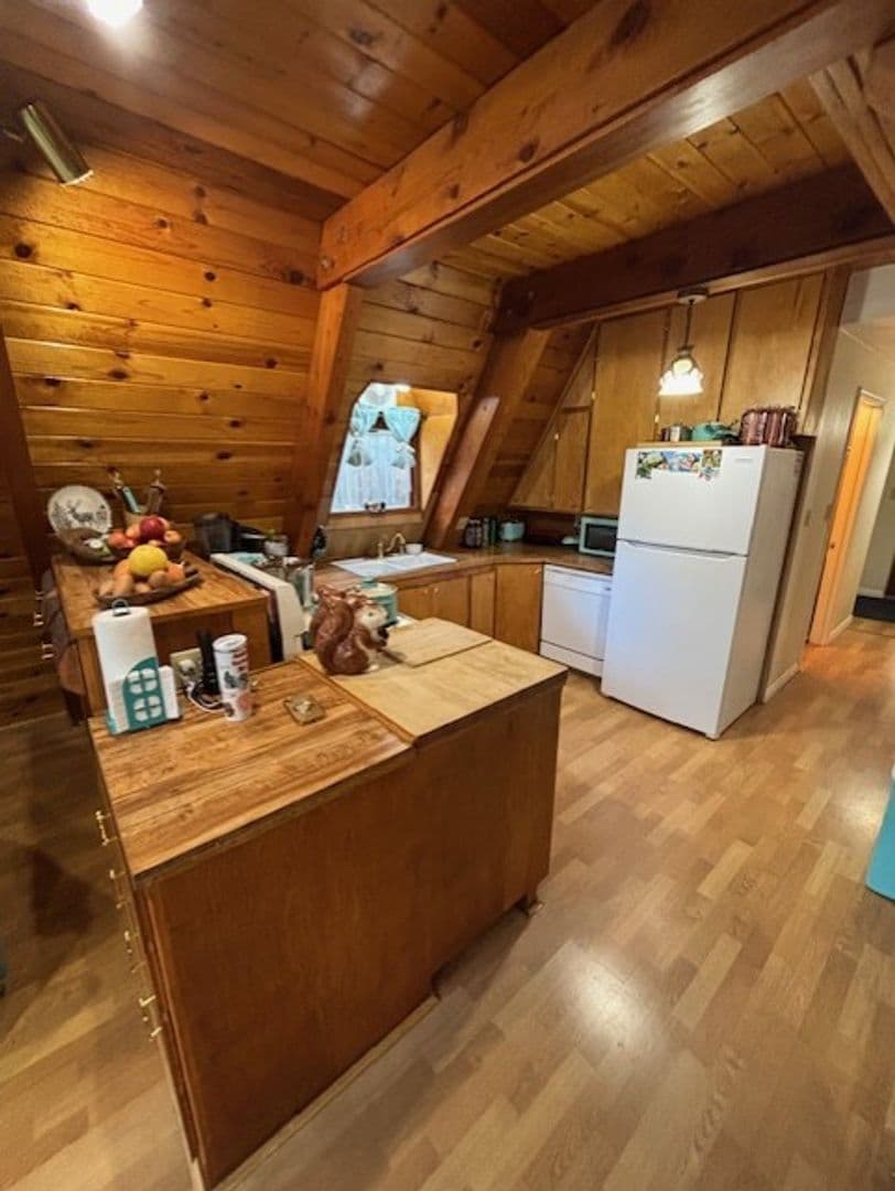 WOFFORD HEIGHTS House: 10905 ELM DR.