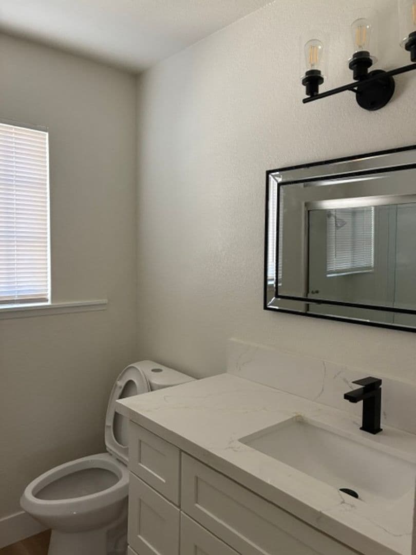 BAKERSFIELD House: 6112 HERB WAY