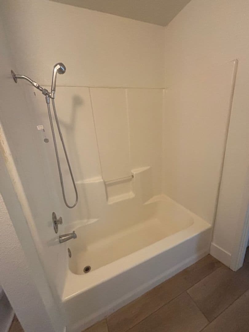BAKERSFIELD Townhome: 817 QUAIL LN # 13