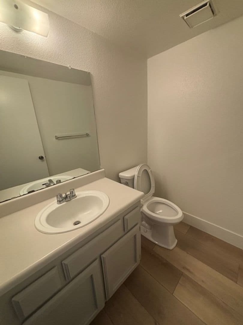 BAKERSFIELD Townhome: 817 QUAIL LN # 13