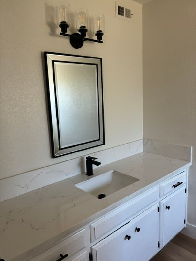 BAKERSFIELD House: 6112 HERB WAY