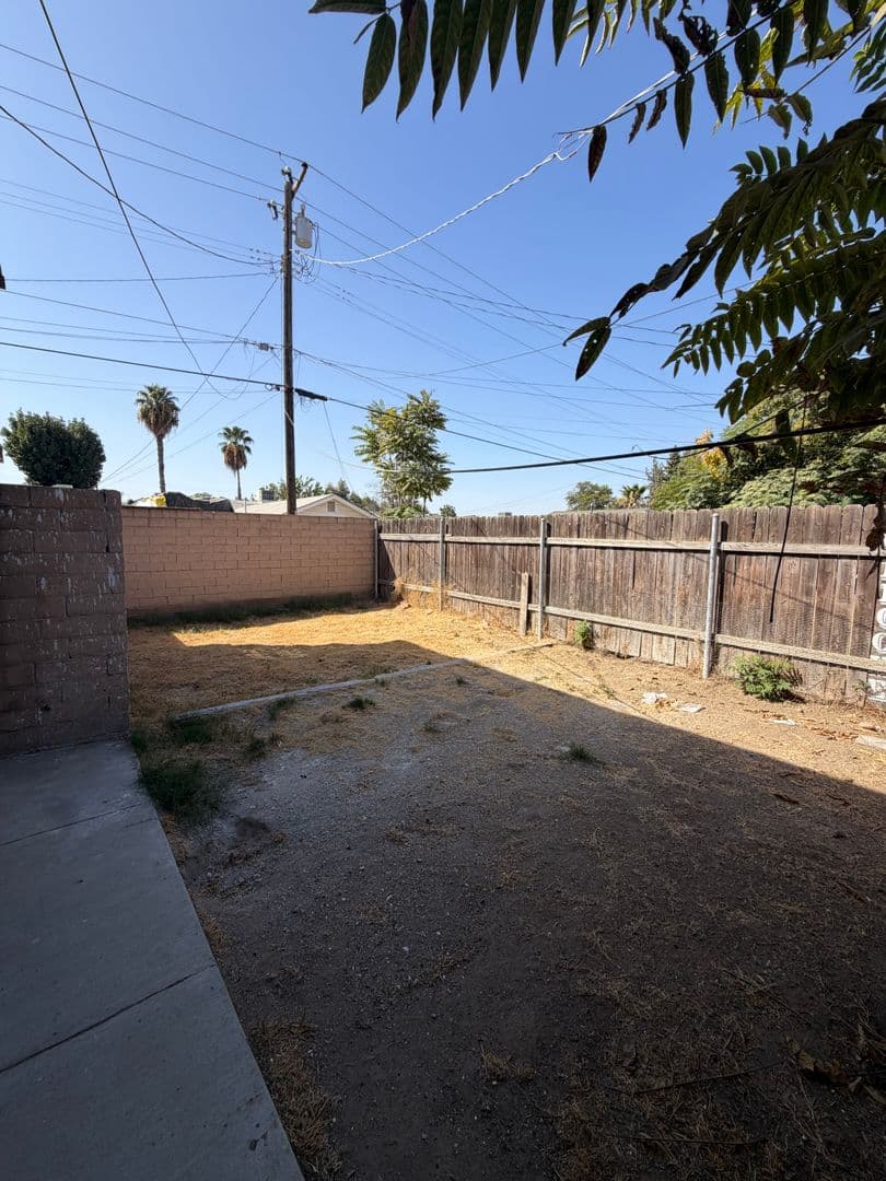 BAKERSFIELD Apartment: 811 WOODROW AVE