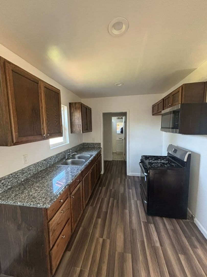 BAKERSFIELD House: 309 LLOYD ST.