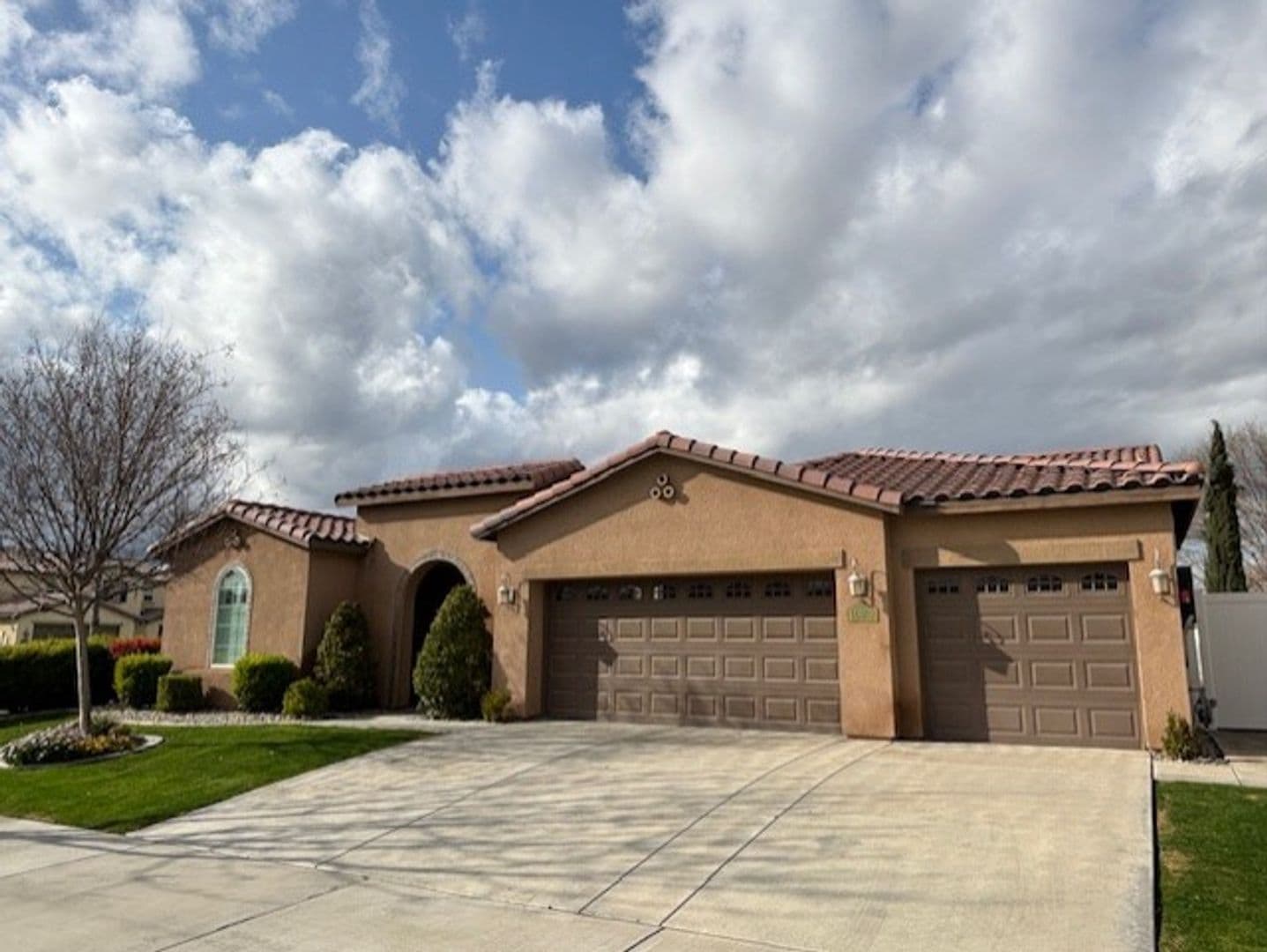 BAKERSFIELD House: 14802 YELLOW LUPINE DR.