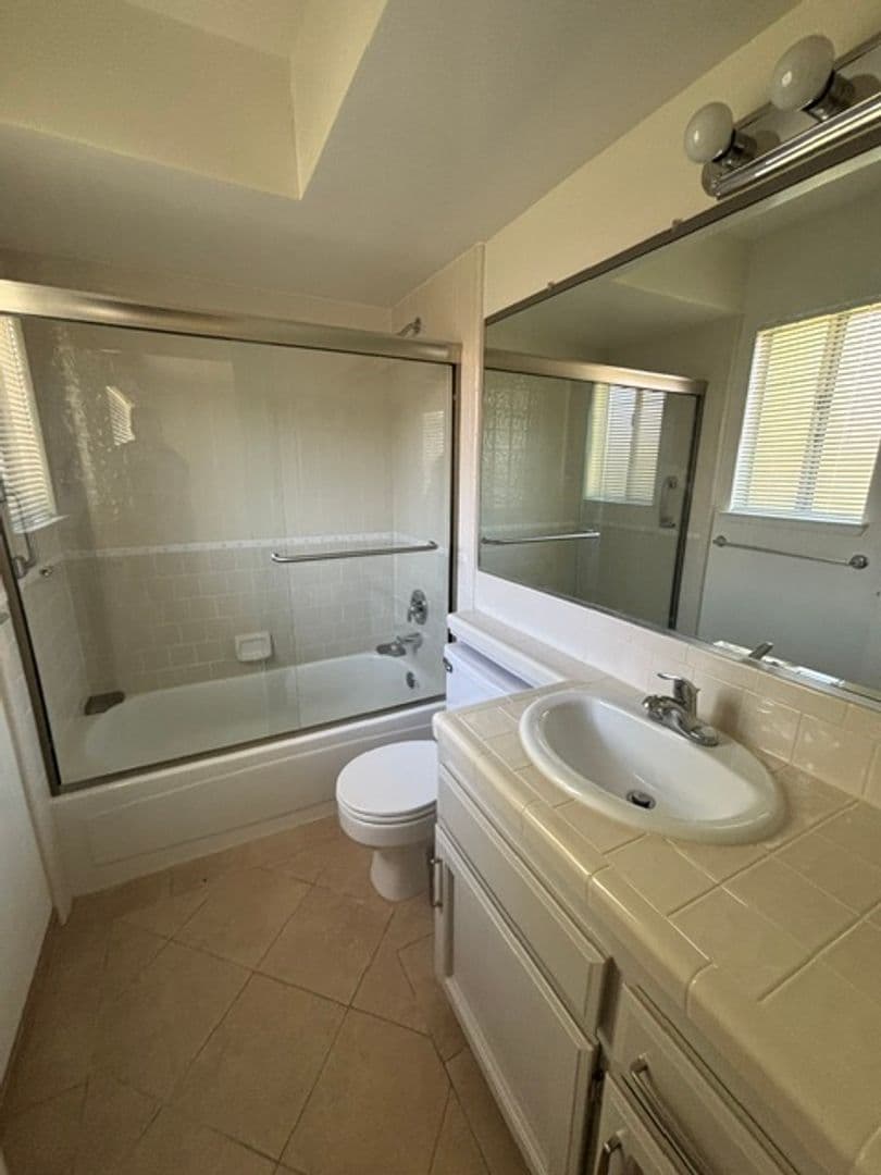 BAKERSFIELD House: 11009 BAHIA CT